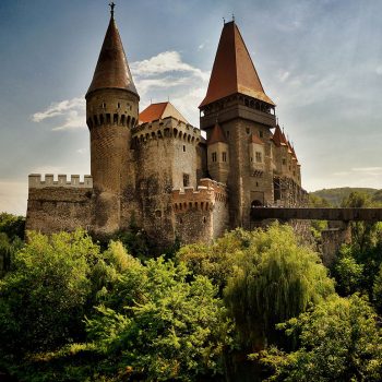 Castelul-Huniazilor_small-350x350-1