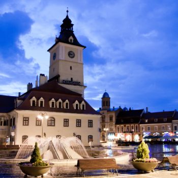 3240px-Brasov_Piata_Sfatului-350x350-1