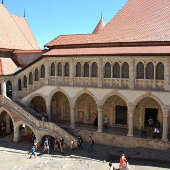 22047703_312829162527200_2924609264942463112_o-350x350