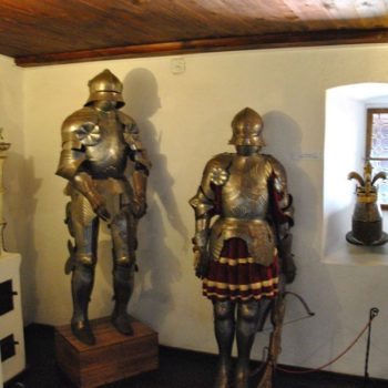 28061431_370623953414387_7526596817062722727_o-350x350