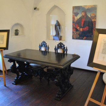 28070725_370623873414395_918034011872472690_o-350x350