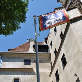 28161811_370624010081048_1403387284900159060_o-350x350