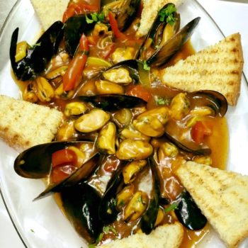 29196217_380423805767735_6052977773679679550_n-350x350