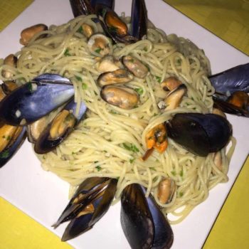 29214018_380423752434407_6389130387017311511_n-350x350