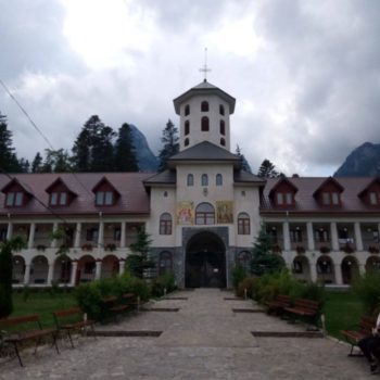 35389381_419723175171131_6458408310872735744_o-350x350