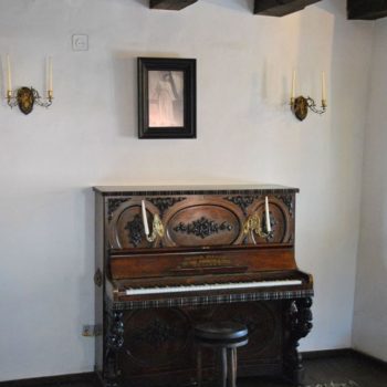 69310830_692232954586817_4482615314810404864_o-350x350