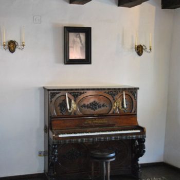 69310830_692232954586817_4482615314810404864_o-350x350