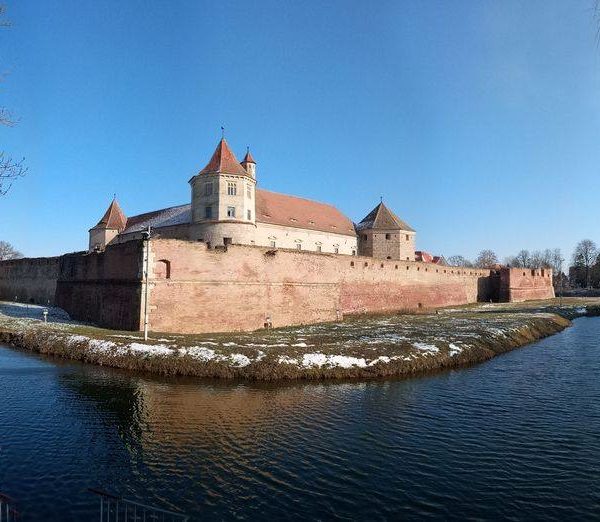 27024300_361434391000010_6522821450758669871_o-600x522