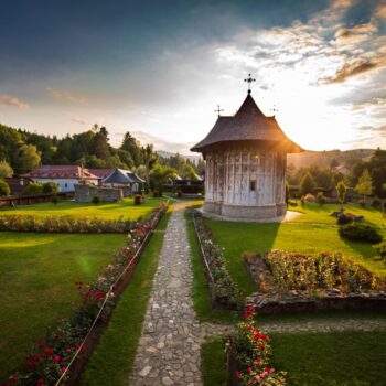 Manastirea_Humorului3-350x350