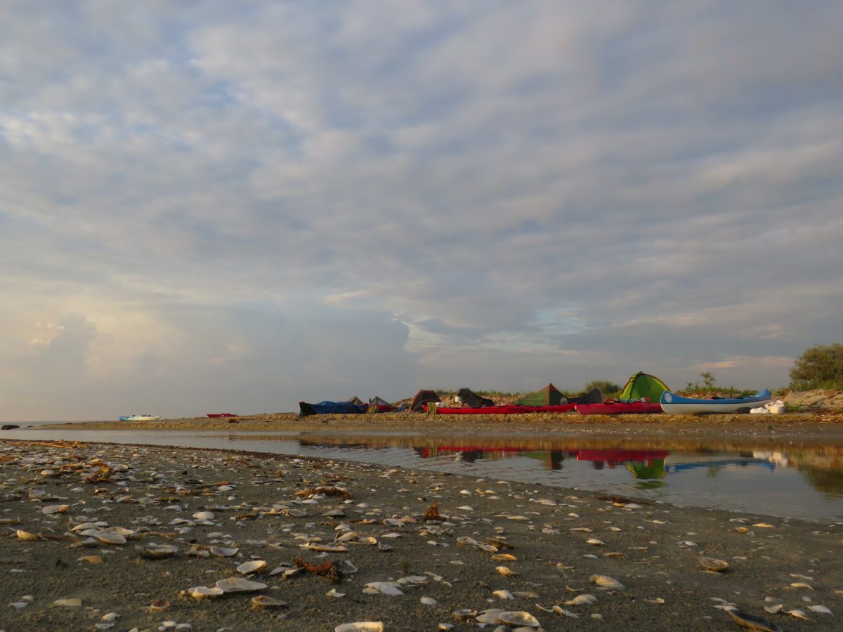 ZWEITÄGIGE-KAYAKTOUR-AN-DEN-WILDEN-STRAND-3